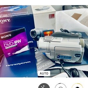 Sony DCR-DVD405 Video Camera in Black and Silver
SOLD***